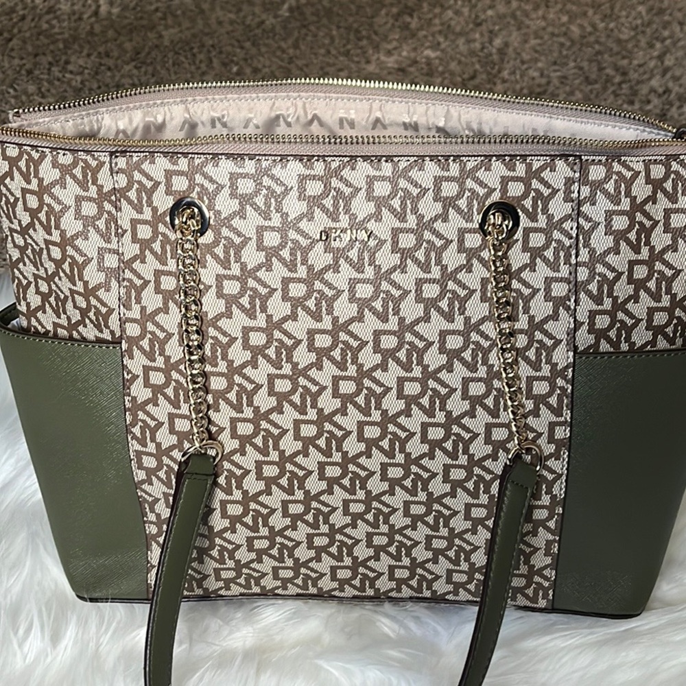 GIGI TOTE DKNY PURSE